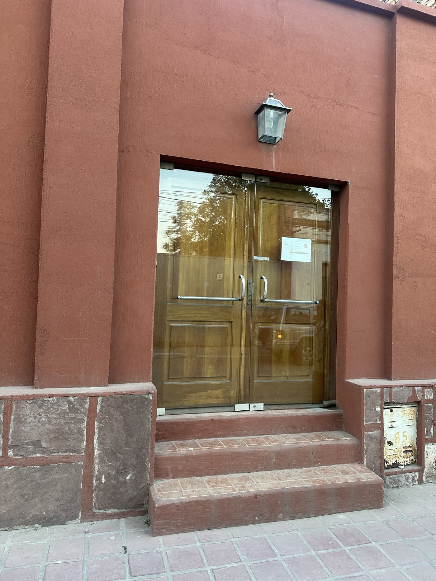 Entrada del Estudio Jurídico Camaño & Asociados en Perico